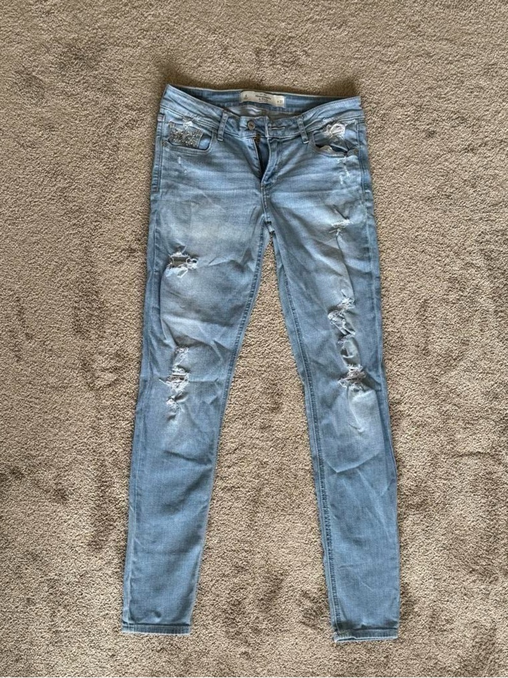 Abercrombie & Fitch Light Wash Distressed Skinny Jeans Studded Pocket Size 4 W27